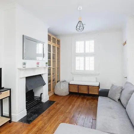 Two Bed House With Free Parking, Near Train St. Villa Bath Exterior photo