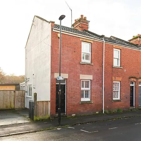 Two Bed House With Free Parking, Near Train St. Villa Bath Exterior photo