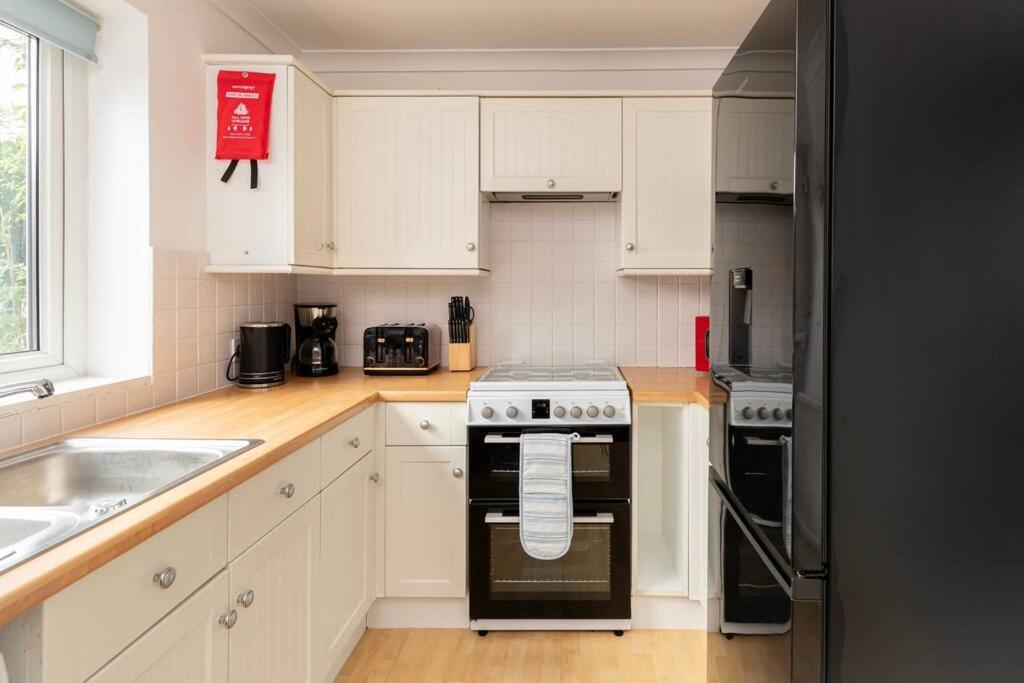 Two Bed House With Free Parking, Near Train St. Ferienhaus Bath
